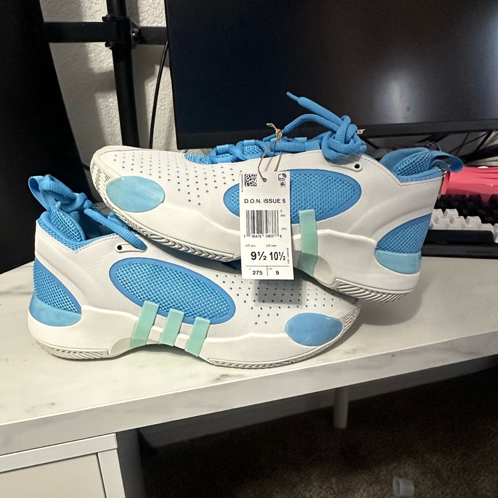 Adidas D.O.N Issue 5 *BRAND NEW* Men’s 9.5